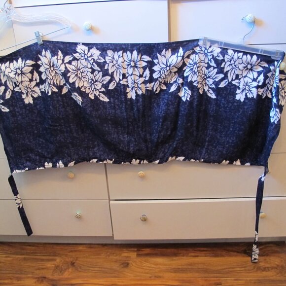 Mamu Hawaiian Wrap A Round Mini Skirt. size medium. blue and white - Picture 4 of 6